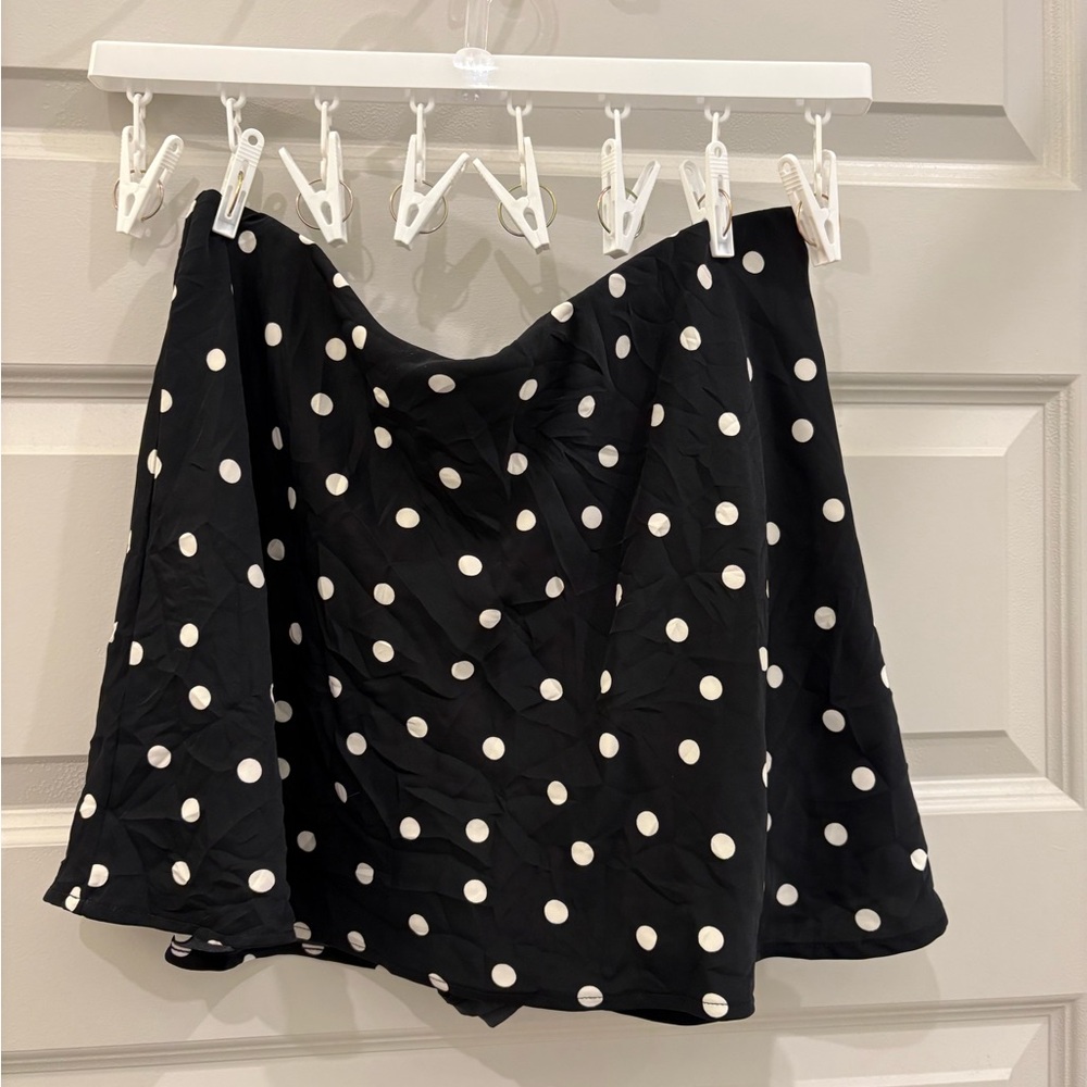 Abercrombie & Fitch Black SKORT with White Polka Dots